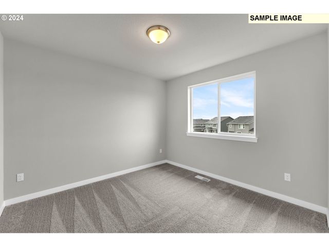 995 Ne SAGEBRUSH Dr, Estacada, OR 97023