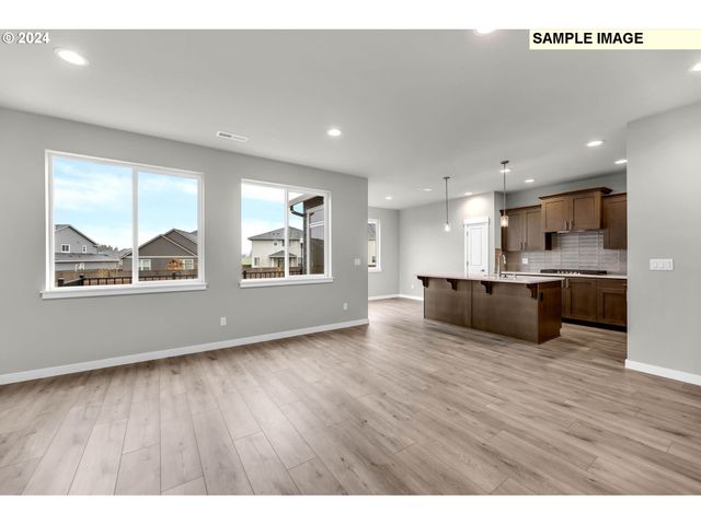 995 Ne SAGEBRUSH Dr, Estacada, OR 97023