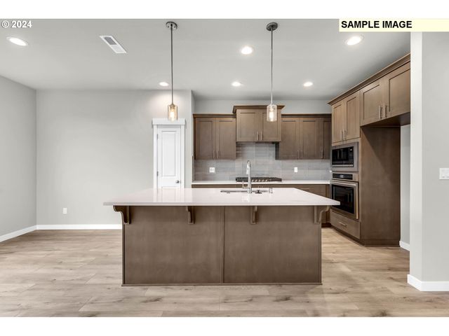 995 Ne SAGEBRUSH Dr, Estacada, OR 97023