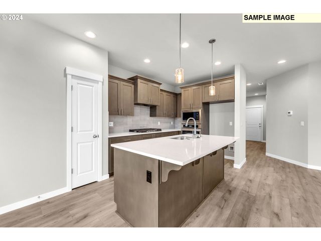 995 Ne SAGEBRUSH Dr, Estacada, OR 97023