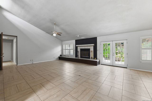 10914 Link, San Antonio, TX 78213