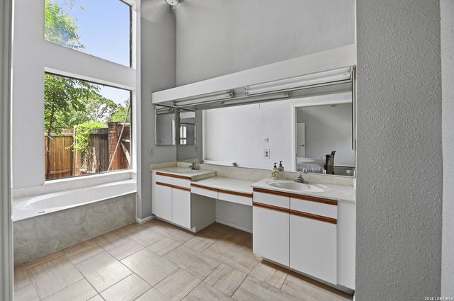 10914 Link, San Antonio, TX 78213