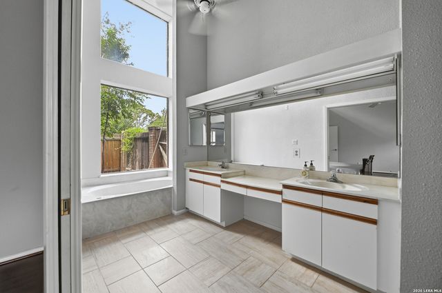 10914 Link, San Antonio, TX 78213