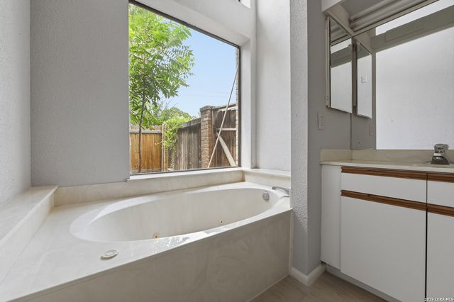 10914 Link, San Antonio, TX 78213