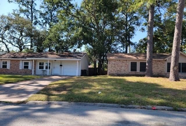 10535 Hollyglen Drive, Houston, TX 77016