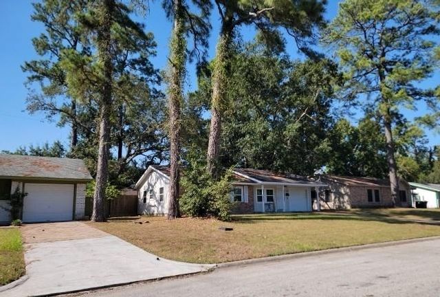 10535 Hollyglen Drive, Houston, TX 77016