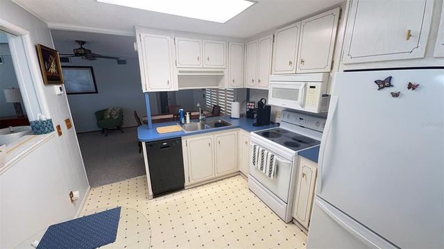 4851 W GANDY BOULEVARD B12L28, Tampa, FL 33611