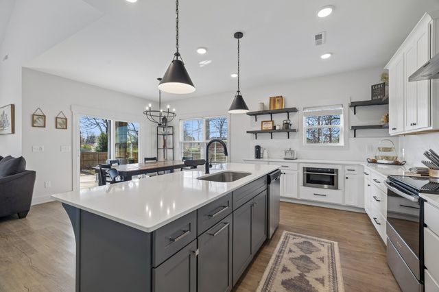 102 Oak Hill Dr, Portland, TN 37148