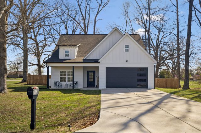 102 Oak Hill Dr, Portland, TN 37148
