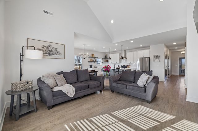 102 Oak Hill Dr, Portland, TN 37148