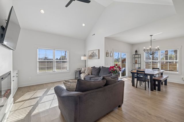 102 Oak Hill Dr, Portland, TN 37148