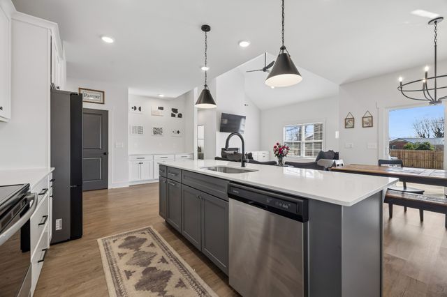 102 Oak Hill Dr, Portland, TN 37148