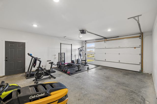 102 Oak Hill Dr, Portland, TN 37148