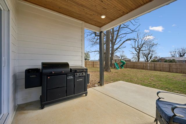 102 Oak Hill Dr, Portland, TN 37148