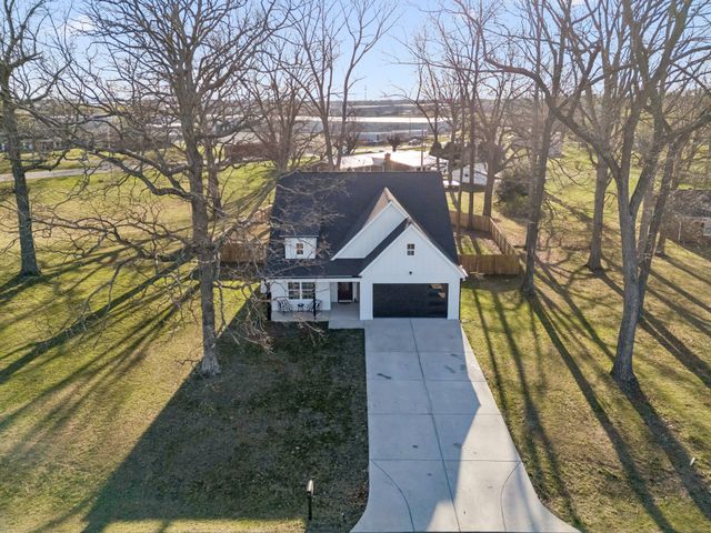 102 Oak Hill Dr, Portland, TN 37148