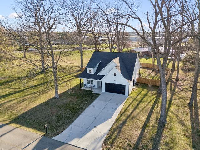 102 Oak Hill Dr, Portland, TN 37148