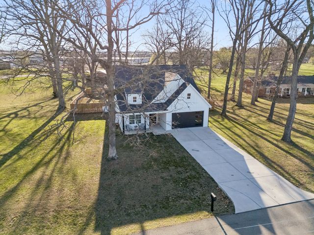 102 Oak Hill Dr, Portland, TN 37148