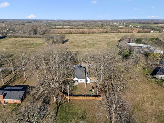 102 Oak Hill Dr, Portland, TN 37148