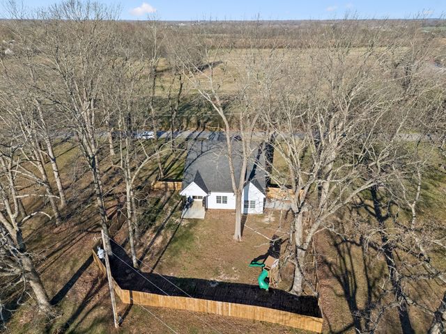 102 Oak Hill Dr, Portland, TN 37148