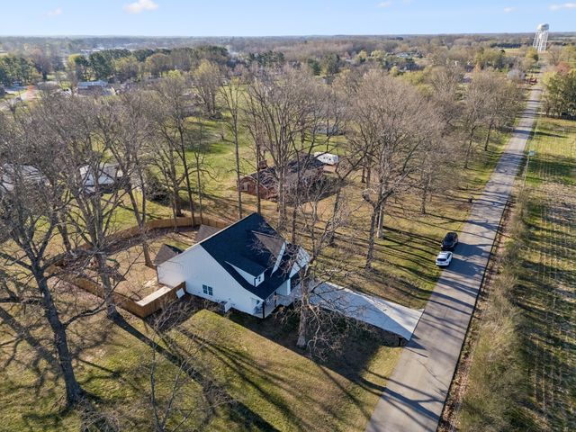 102 Oak Hill Dr, Portland, TN 37148