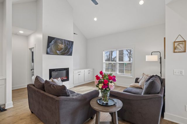 102 Oak Hill Dr, Portland, TN 37148