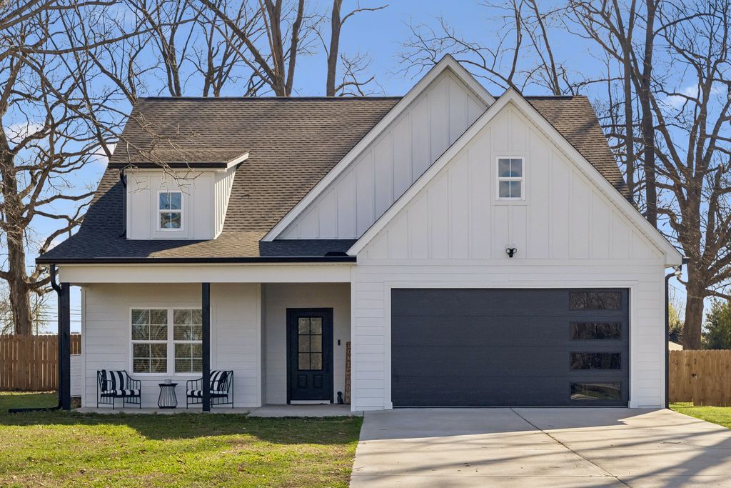 102 Oak Hill Dr, Portland, TN 37148