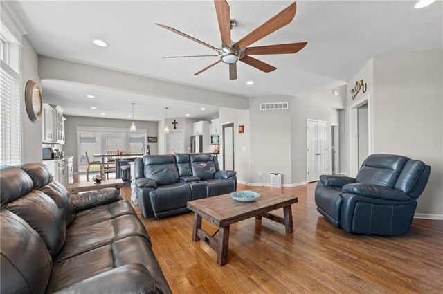 12740 N Imperial Drive, Platte City, MO 64079