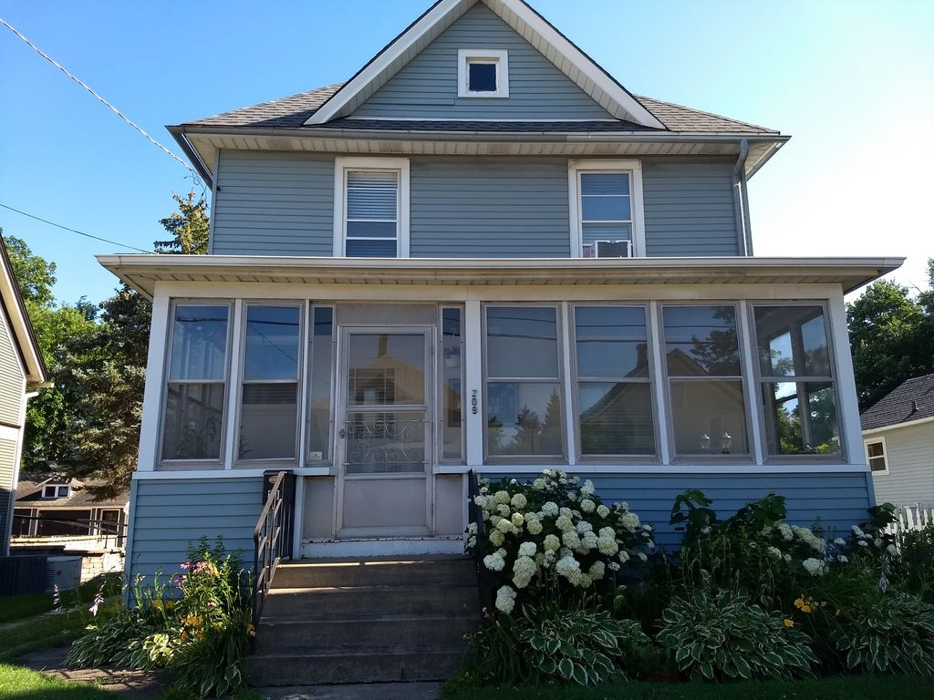 209 W Main Street, Barrington, IL 60010 — exterior