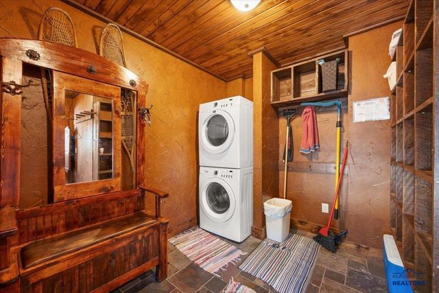 21158 GILDED MOUNTAIN RD, Lead, SD 57754