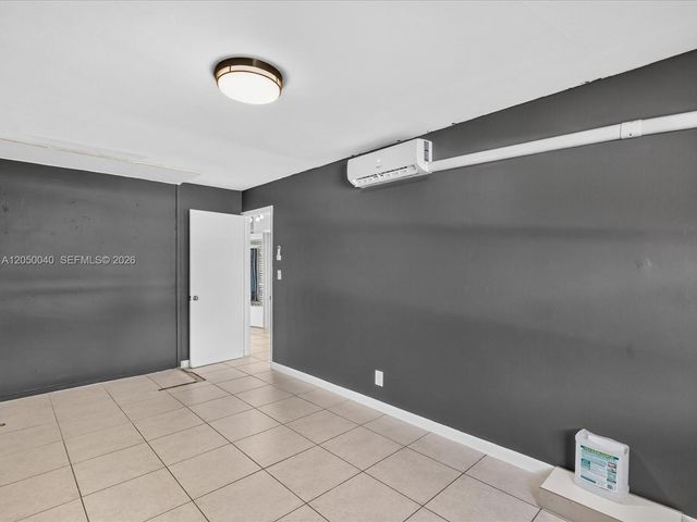 2513 NE 33rd Ave 1-2, Fort Lauderdale, FL 33305