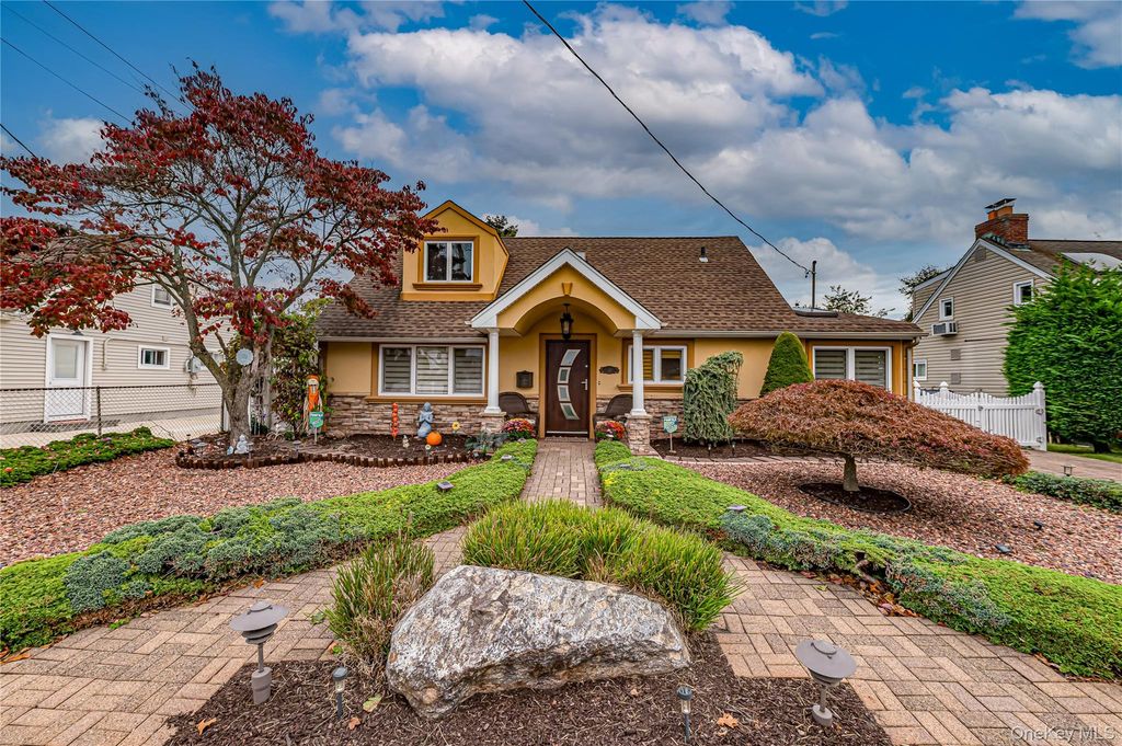 10 William Street, Copiague, NY 11726 — exterior