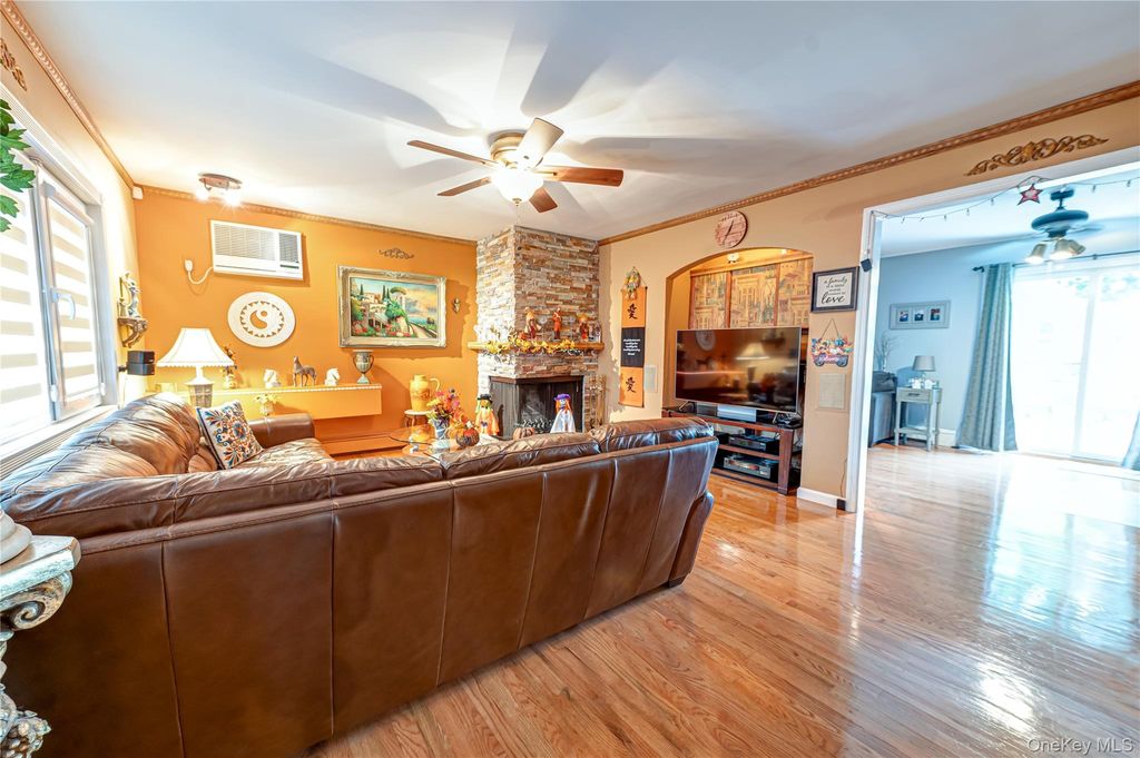 10 William Street, Copiague, NY 11726 — photo 2