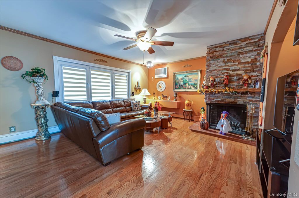 10 William Street, Copiague, NY 11726 — photo 3