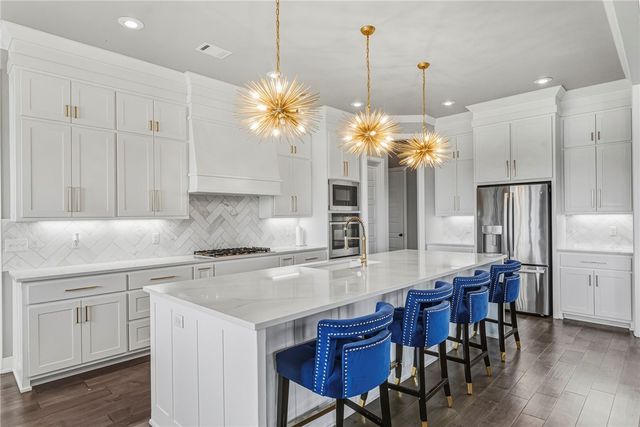 4711 S Inglewood Road, Rogers, AR 72758