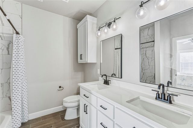 4711 S Inglewood Road, Rogers, AR 72758