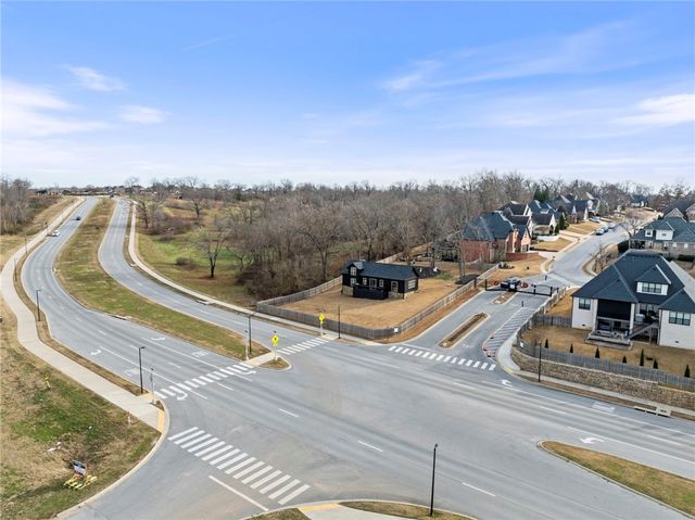 4711 S Inglewood Road, Rogers, AR 72758