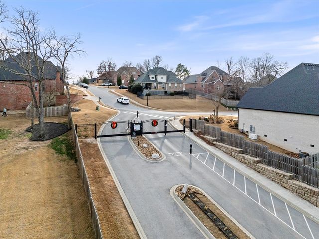 4711 S Inglewood Road, Rogers, AR 72758