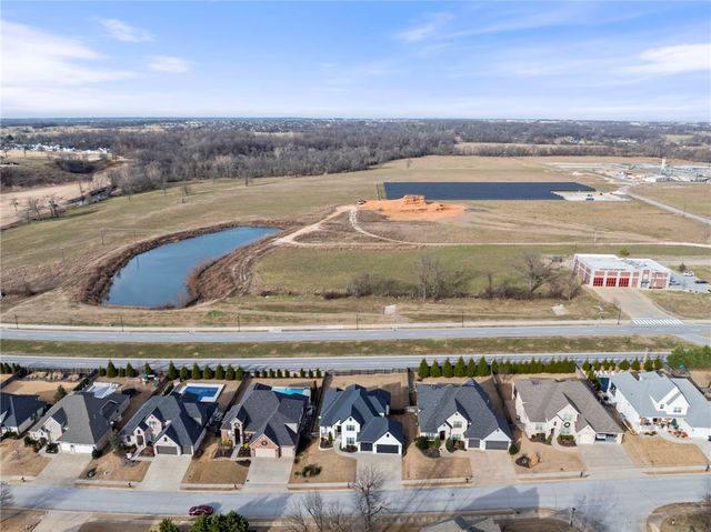 4711 S Inglewood Road, Rogers, AR 72758