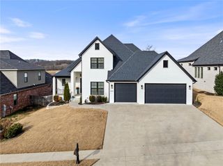 4711 S Inglewood Road, Rogers, AR 72758