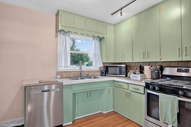 1670 Sager Avenue, Waterloo, IA 50701