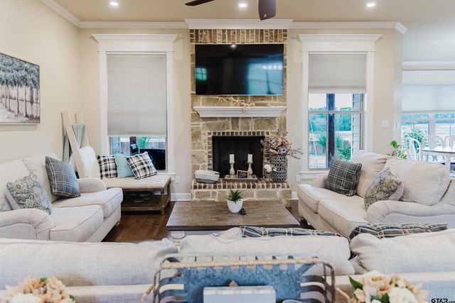 222 Sunnys Halo Blvd, Bullard, TX 75757