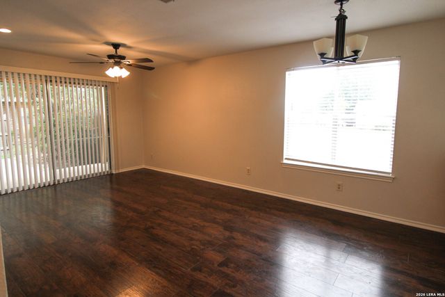945 Schertz Pkwy, Schertz, TX 78154