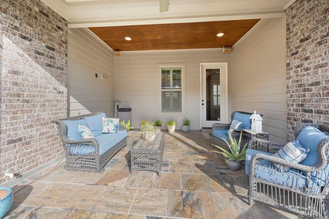 15402 Green Trails Blvd, Baton Rouge, LA 70817