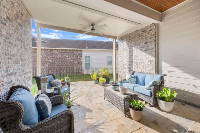 15402 Green Trails Blvd, Baton Rouge, LA 70817