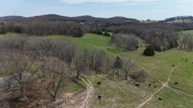 4710 State Route A, Macomb, MO 65702