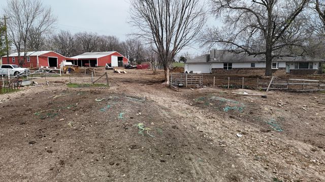 4710 State Route A, Macomb, MO 65702