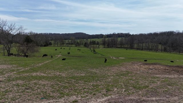 4710 State Route A, Macomb, MO 65702