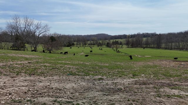 4710 State Route A, Macomb, MO 65702