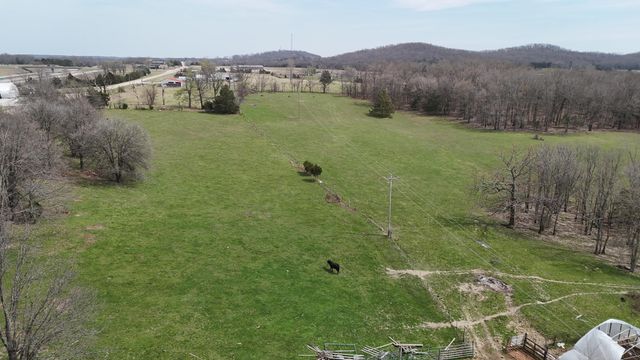 4710 State Route A, Macomb, MO 65702