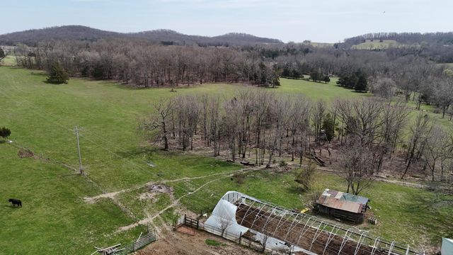 4710 State Route A, Macomb, MO 65702